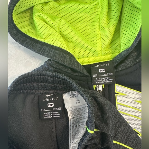 Boys 24MO Winter Bundle - Picture 3 of 8